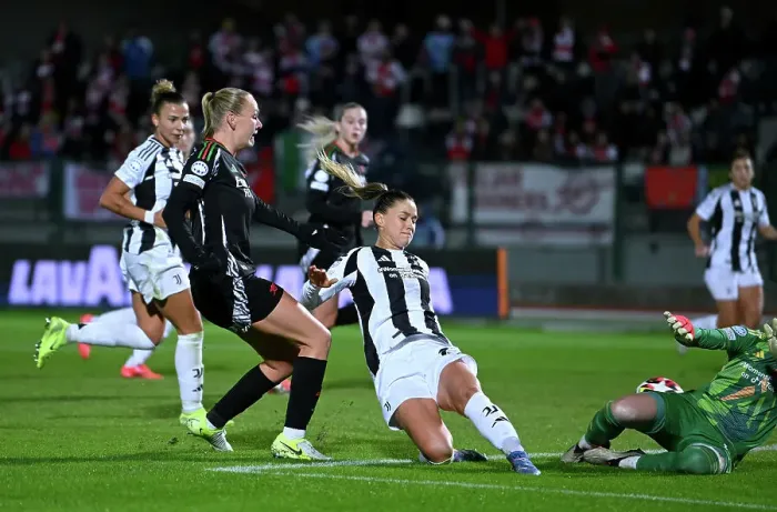 Framed Print : Juventus FC v Arsenal FC - UEFA Women's Champions League 2024 / 25 Group Stage MD3 Framed Print : Juventus FC v Arsenal FC - UEFA Women's Champions League 2024 / 25 Group Stage MD3