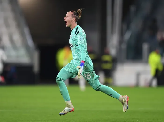 Framed Print : Juventus Women Outlast Arsenal Women in UEFA Champions League Showdown