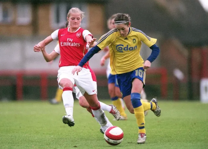Framed Print : Katie Chapman (Arsenal) Julie Rydahl Bukh (Brondby)