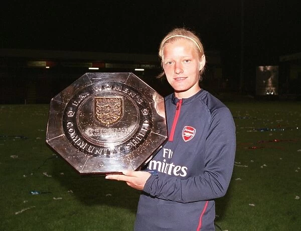 Katie Chapman (Arsenal Ladies) with the Community Shield