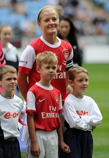 Katie Chapman (Arsenal) with the mascots. Arsenal Ladies 2:0 Bristol Academy