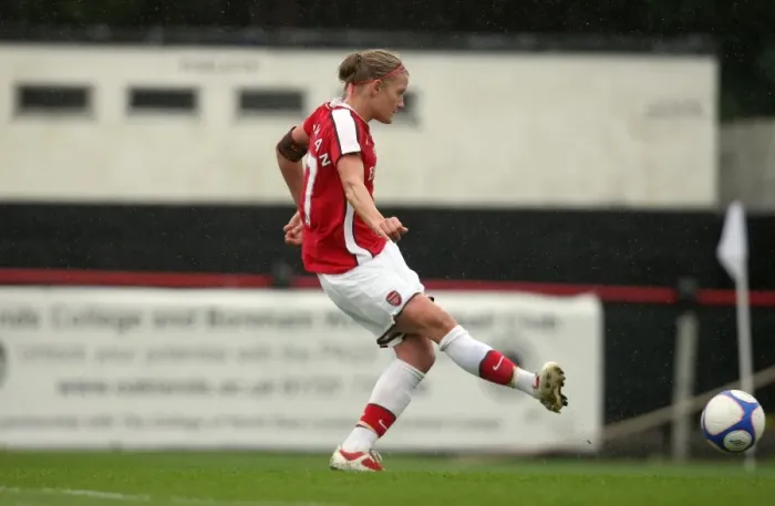 Framed Print : Katie Chapman scores Arsenals 3rd goal