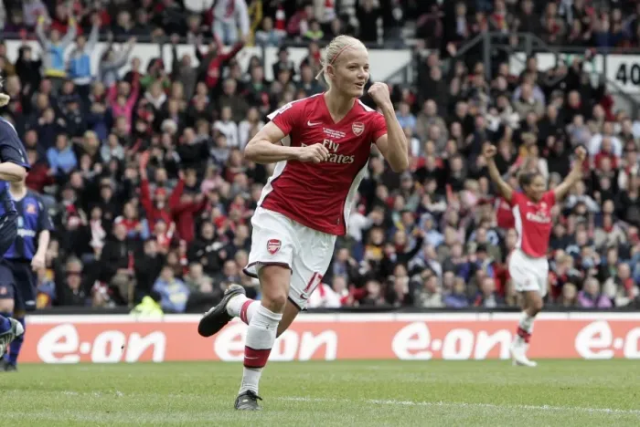 Framed Print : Katie Chapman's Thrilling Goal: Arsenal Ladies Claim FA Cup Victory (1:1 Sunderland WFC, Pride Park, 2009)