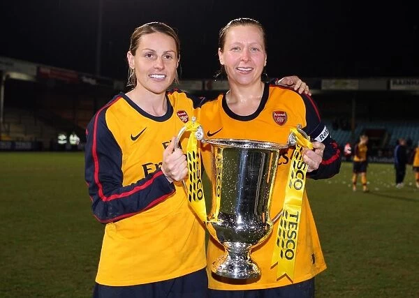 Kelly Smith and Jayne Ludlow (Arsenal) with the Trophy