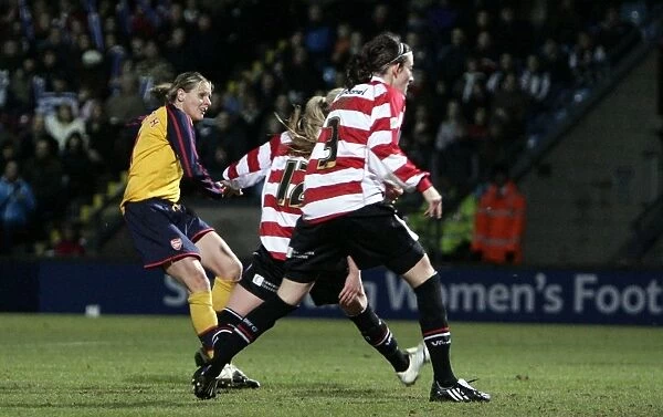 Kelly Smith scores her and Arsenals 2nd goal