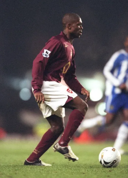 Framed Print : Kerrea Gilbert in Action: Arsenal vs. Wigan Athletic in Carling League Cup Semifinal