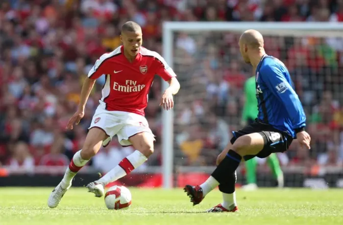 Framed Print : Kieran Gibbs (Arsenal) Didier Digard (MIddlesbrough)