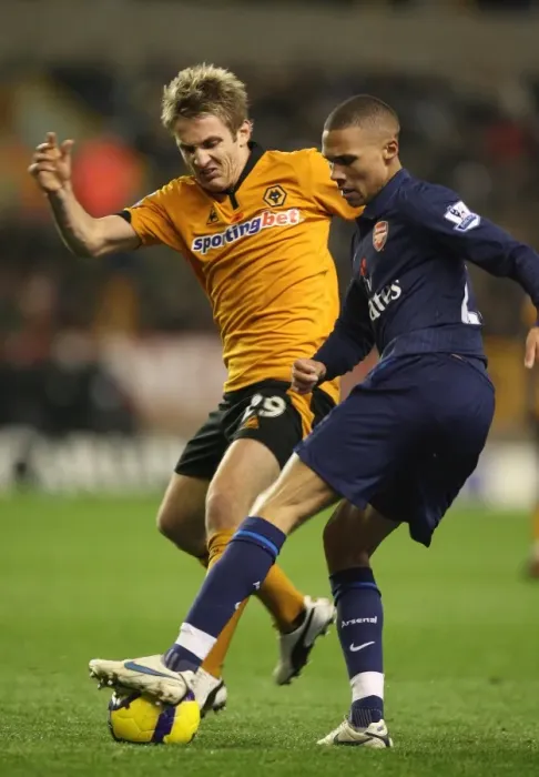 Framed Print : Kieran Gibbs (Arsenal) Kevin Doyle (Wolves)