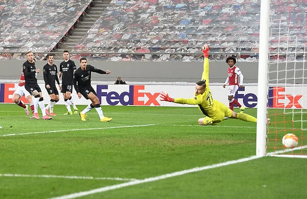 Kieran Tierney Scores the Decisive Goal: Arsenal's Europa League Victory over SL Benfica