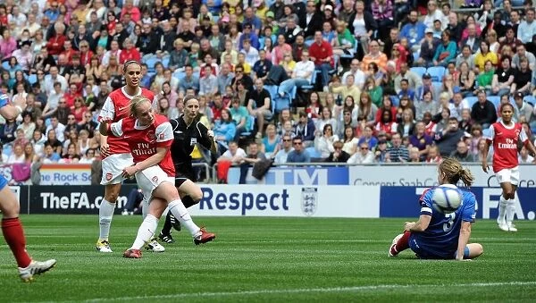Kim Little scores Arsenals 1st goal past Corinne Yorston (Bristol)