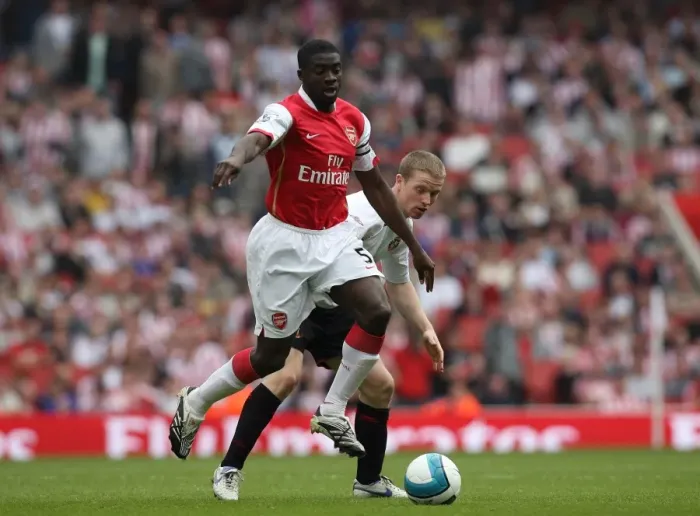 Framed Print : Kolo Toure (Arsenal) Grant Leadbetter (Sunderland)