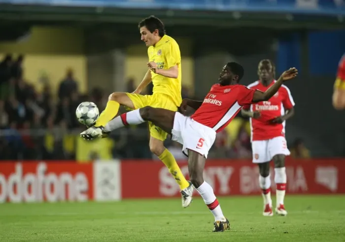 Framed Print : Kolo Toure (Arsenal) Joseba Llorente (Villarreal) Framed Print : Kolo Toure (Arsenal) Joseba Llorente (Villarreal)