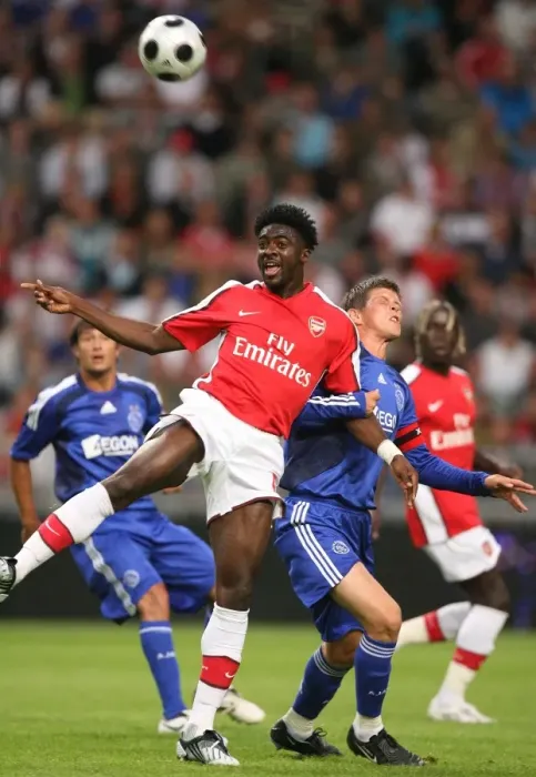 Framed Print : Kolo Toure (Arsenal) Kls Jan Huntelaar (Ajax) Framed Print : Kolo Toure (Arsenal) Kls Jan Huntelaar (Ajax)
