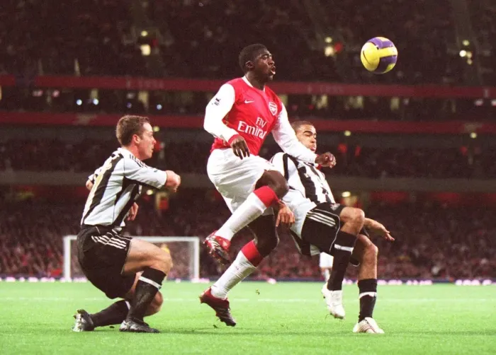 Framed Print : Kolo Toure (Arsenal) Scott Parker and Kieron Dyer (Newcastle)