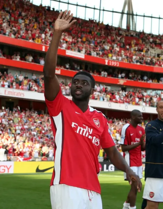 Framed Print : Kolo Toure (Arsenal) waves to the fans after the match