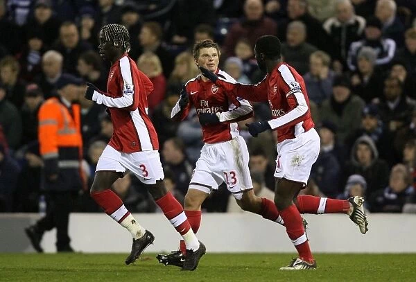 Kolo Toure celebrates scoring the 2nd Arsenal goal