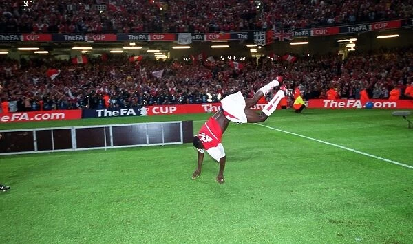 Kolo Toure does a back-flip after the match. Arsenal 1:0 Southampton. The F