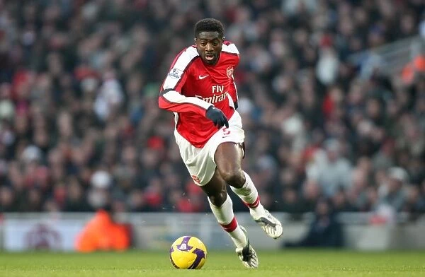 Kolo Toure: The Unyielding Defender in Arsenal's 0-0 Stalemate Against West Ham United, Barclays Premier League, Emirates Stadium (January 2009)