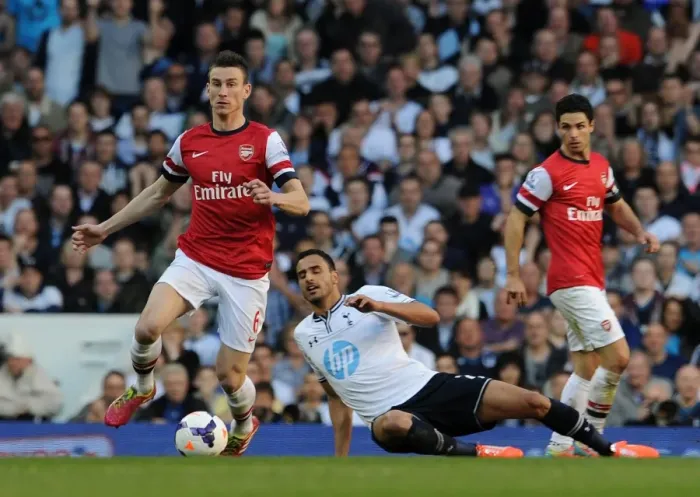 Framed Print : Koscielny Outmaneuvers Chadli: Arsenal vs. Tottenham, Premier League 2013-14 Framed Print : Koscielny Outmaneuvers Chadli: Arsenal vs. Tottenham, Premier League 2013-14