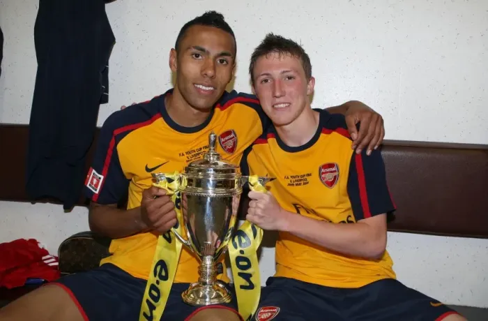 Framed Print : Kyle Bartley and Luke Ayling (Arsenal) with the youth cup trophy