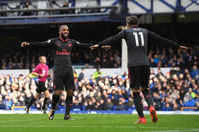 Framed Print : Lacazette and Ozil Celebrate Arsenal's Winning Goals Against Everton (2017-18)