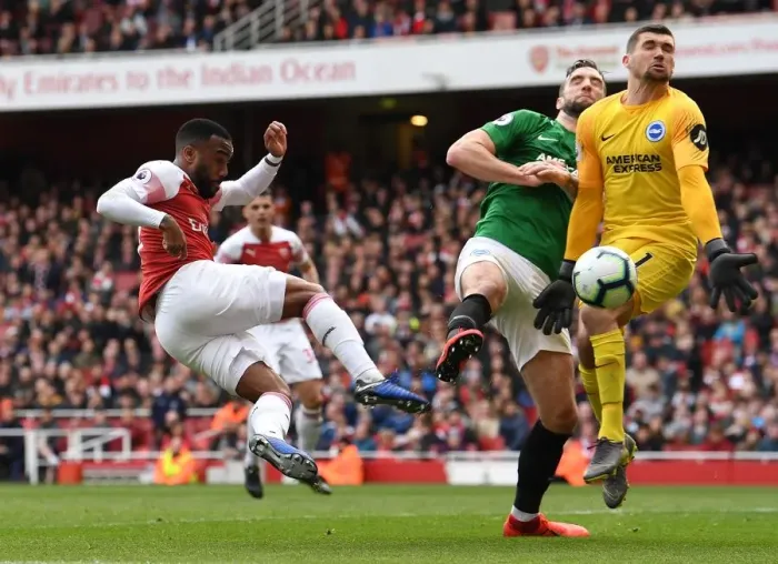 Framed Print : Lacazette Thwarted: Ryan and Duffy Deny Arsenal Striker in Intense Clash (Arsenal vs Brighton & Hove Albion)