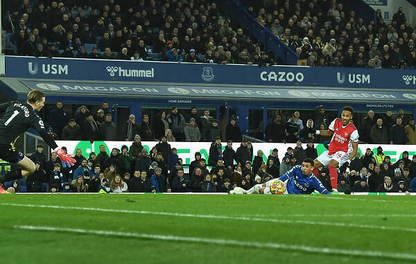 Last-Minute Agony: Aubameyang's Wide Shot Thwarts Arsenal's Comeback at Everton (2020-21)