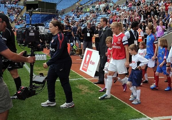 Laura Harvey the Arsenal Ladies Manager and Katie Chapman (Arsenal) lead out the teams