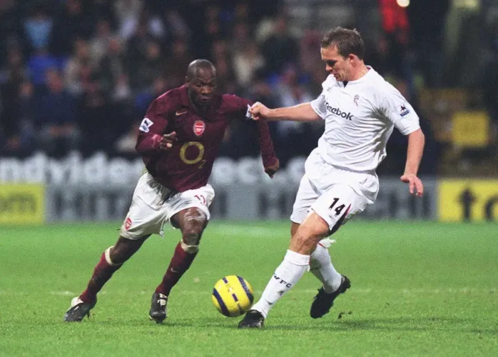 Framed Print : Lauren (Arsenal) Kevin Davies (Bolton). Bolton Wanderers 2: 0 Arsenal