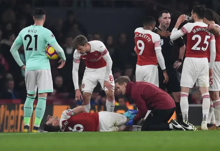 Framed Print : Laurent Koscielny (Arsenal) Jordan Reece (Arsenal Physio) Framed Print : Laurent Koscielny (Arsenal) Jordan Reece (Arsenal Physio)