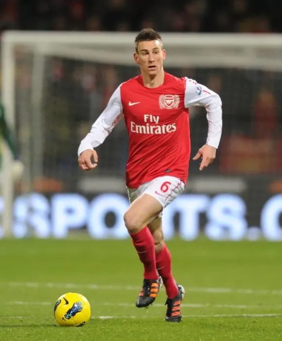 Framed Print : Laurent Koscielny Focuses in Bolton Wanderers vs Arsenal Premier League Clash