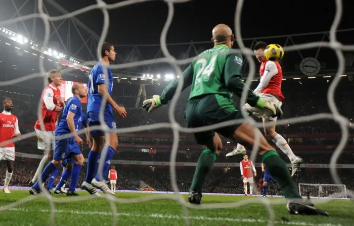 Framed Print : Laurent Koscielny scores Arsenals 2nd goal past Tim Howard (Everton) Framed Print : Laurent Koscielny scores Arsenals 2nd goal past Tim Howard (Everton)