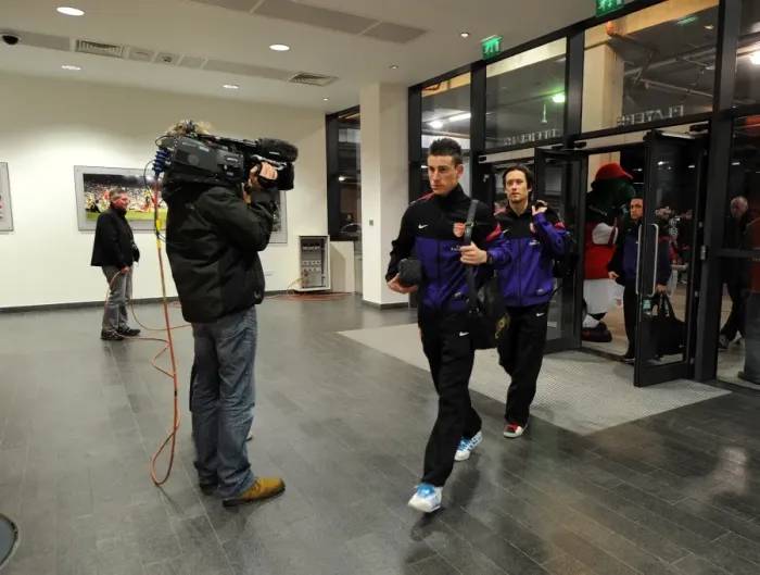 Framed Print : Laurent Koscileny and Tomas Rosicky (Arsenal) walk into the stadium befor the match