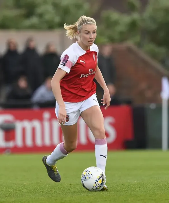 Framed Print : Leah Williamson: In Action for Arsenal Women Against Manchester City