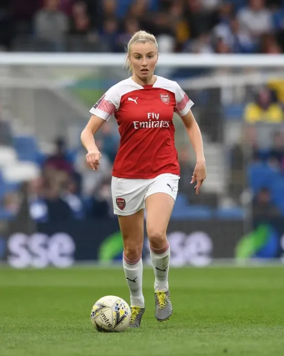 Framed Print : Leah Williamson in Action: Arsenal Women vs Brighton & Hove Albion Women