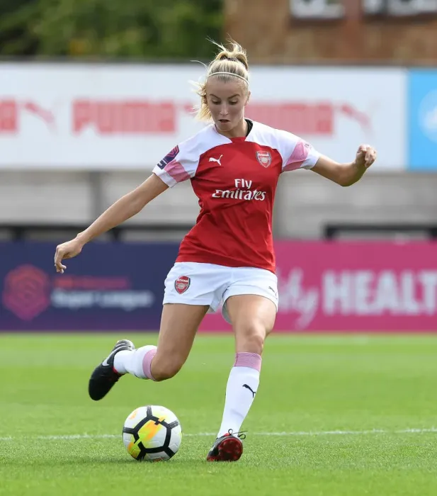 Framed Print : Leah Williamson in Action: Arsenal Women vs West Ham United Women