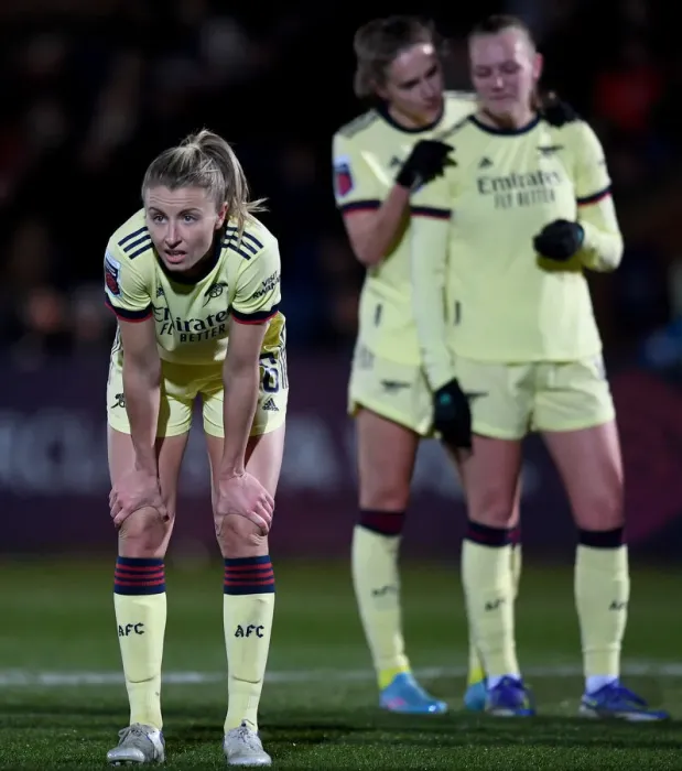 Framed Print : Leah Williamson in Action: Chelsea Women vs Arsenal Women, FA WSL 2021-22