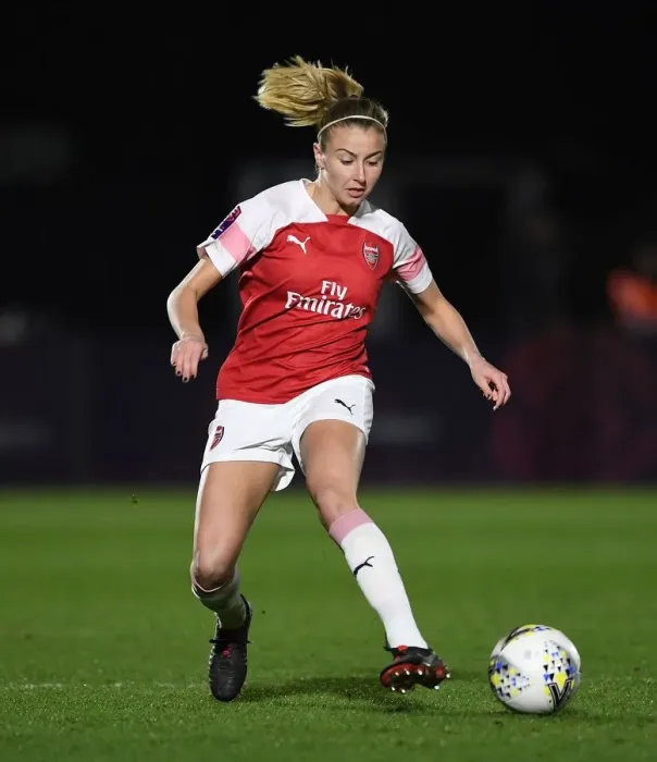 Framed Print : Leah Williamson of Arsenal in FA WSL Continental Tyres Cup Action Framed Print : Leah Williamson of Arsenal in FA WSL Continental Tyres Cup Action