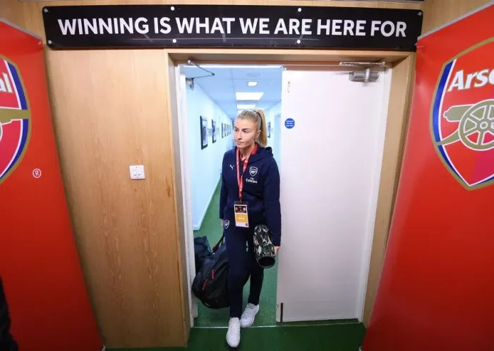 Framed Print : Leah Williamson: Arsenal Star Prepares for FA WSL Continental Cup Final Showdown Against Manchester City