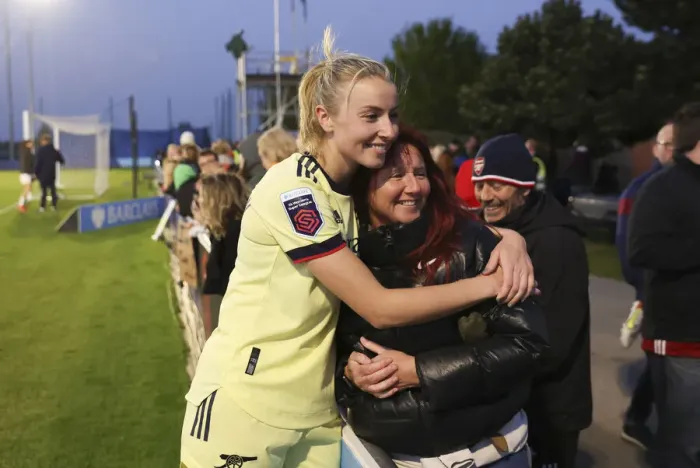 Framed Print : Leah Williamson and Mother's Emotional Reunion after Arsenal's Win over Everton Women Framed Print : Leah Williamson and Mother's Emotional Reunion after Arsenal's Win over Everton Women