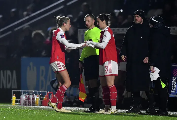 Framed Print : Leah Williamson Substituted: Arsenal Women vs Liverpool Women, FA Women's Super League
