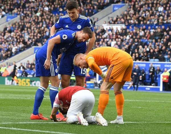 Leicester vs Arsenal: Evans and Schmeichel Over Torreira's Injury (2018-19)