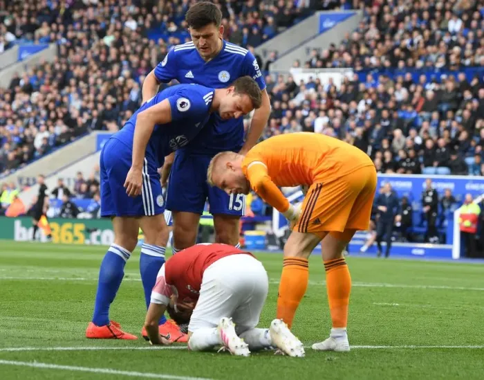 Framed Print : Leicester vs Arsenal: Evans and Schmeichel Over Torreira's Injury (2018-19) Framed Print : Leicester vs Arsenal: Evans and Schmeichel Over Torreira's Injury (2018-19)