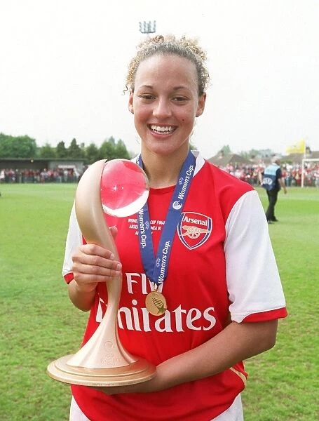 Lianne Sanderson (Arsenal) with the European Trophy