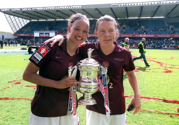 Framed Print : Lianne Sanderson and Kirsty Pealling (Arsenal) with the FA Cup Trophy Framed Print : Lianne Sanderson and Kirsty Pealling (Arsenal) with the FA Cup Trophy