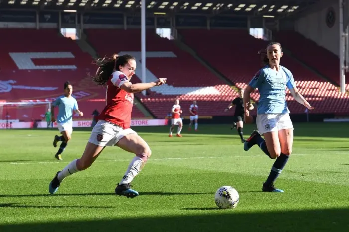 Framed Print : Lisa Evans (Arsenal) Caroline Weir (Man City) Framed Print : Lisa Evans (Arsenal) Caroline Weir (Man City)