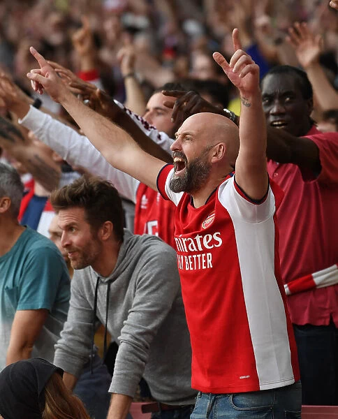 The London Derby: A Sea of Passionate Arsenal and Tottenham Supporters in the Premier League 2021-22