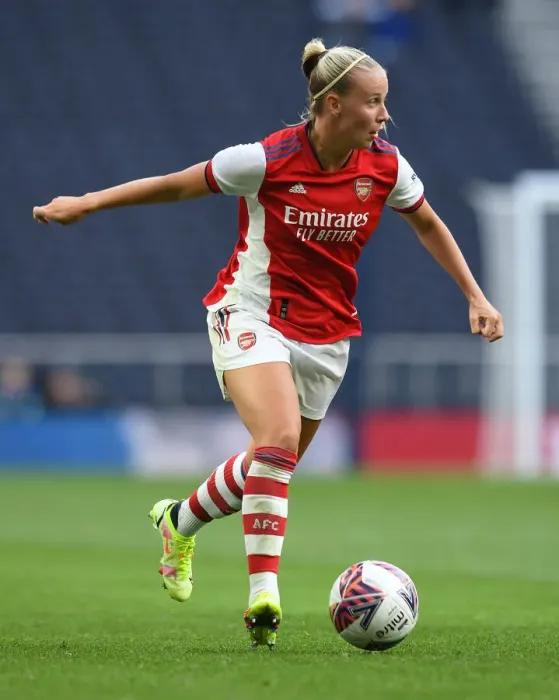Framed Print : London Derby Showdown: Beth Mead Faces Off Against Tottenham Women in Arsenal FC Match