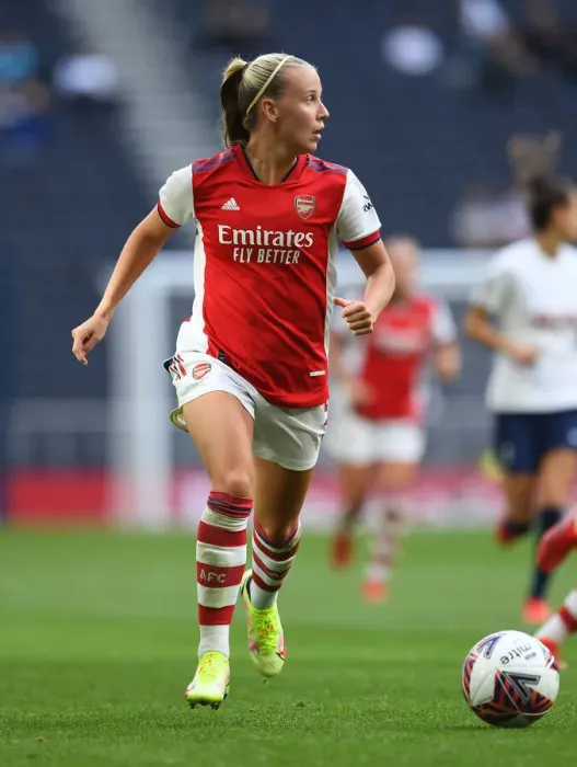 Framed Print : London Derby Showdown: Beth Mead Goes Head-to-Head with Tottenham Women in Arsenal's MIND Series Match