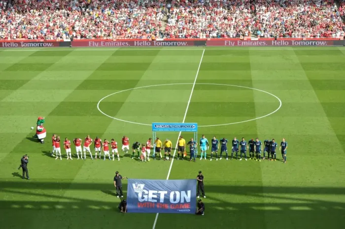 Framed Print : LONDON, ENGLAND - AUGUST 18: The Arsenal and Sunderland teams line up before the Barclays Premier League match between Arsenal and Sunderland at Emirates Stadium on August 18, 2012 in London, England. : Arsenal Football